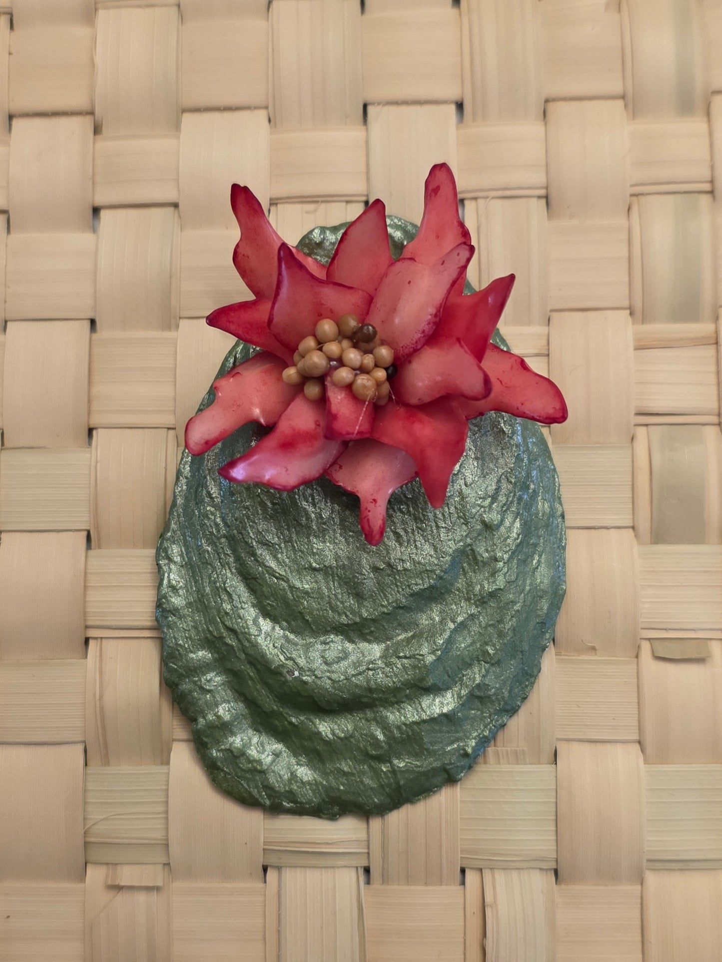 Oyster Shell with Garfish Scale Lilly